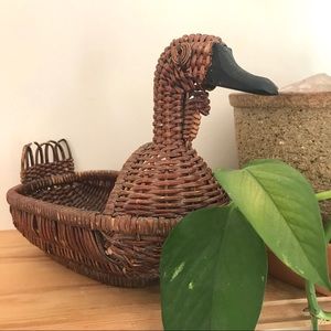Wicker duck basket